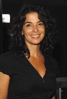 annabellasciorra.jpg